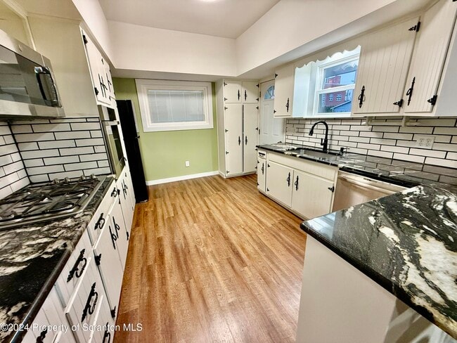 Building Photo - 22 S Goodwin Ave