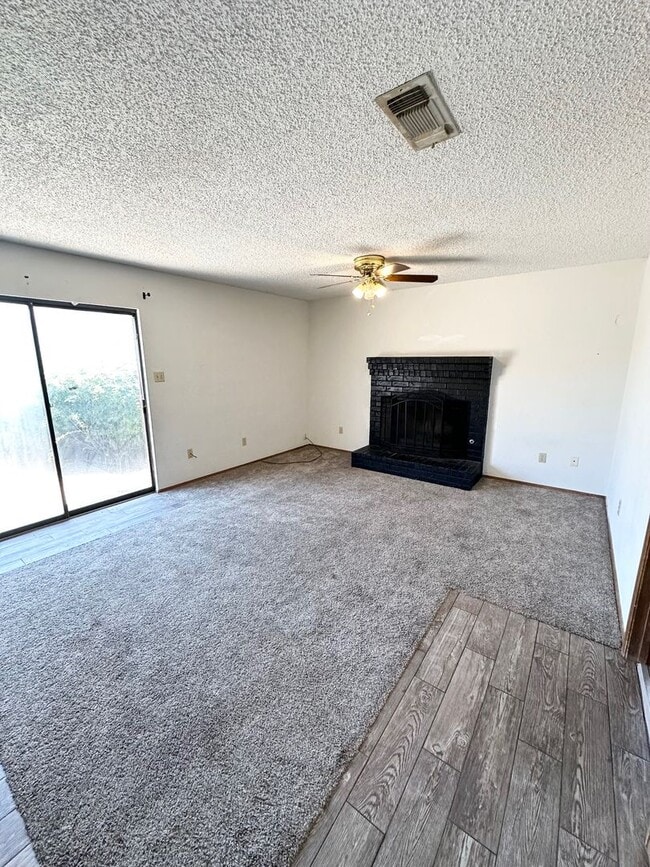 Building Photo - 3 Bed 2 Bath Ready to Rent ASAP!