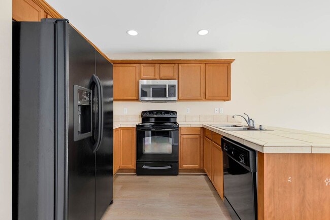 Building Photo - Centrally located 3 Bed/2-1/2 Bath Kenmore...