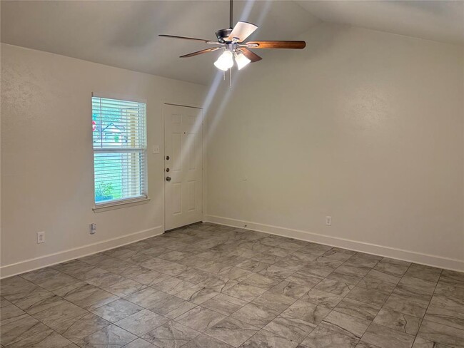 Building Photo - 6801 Star Dr