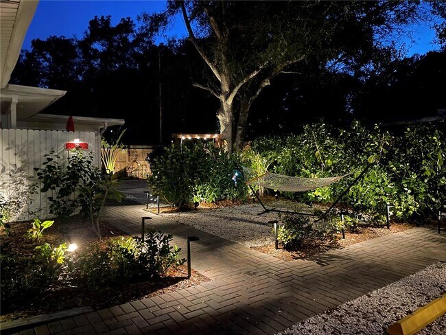 Building Photo - 828 S Tuttle Ave