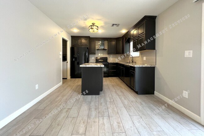 Building Photo - REMODELED 3 BEDROOM 2 BATH GEM WITH DETACH...