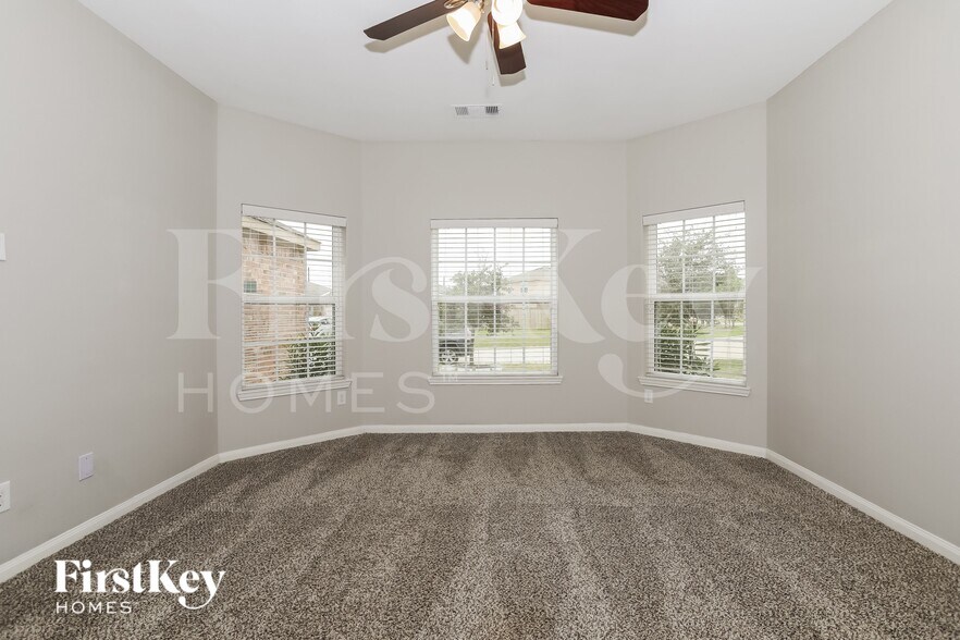 Building Photo - 20718 Round Key Dr