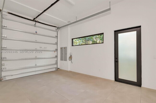 Building Photo - 135 SW 29th Rd