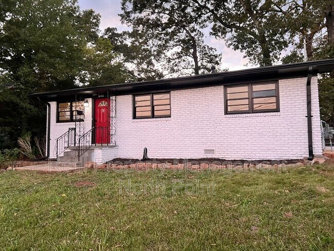 Primary Photo - 1645 Metropolitan Pkwy SW