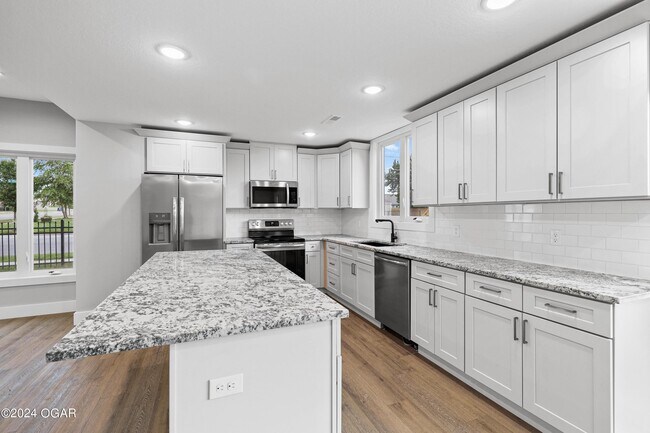 Building Photo - 2836 E 15th St