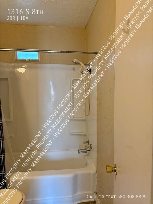Building Photo - 1316 S 8th-