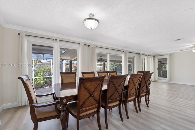 Building Photo - 215 Entrada Dr