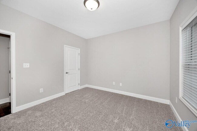 Building Photo - 74 NW Moore Farm Cir