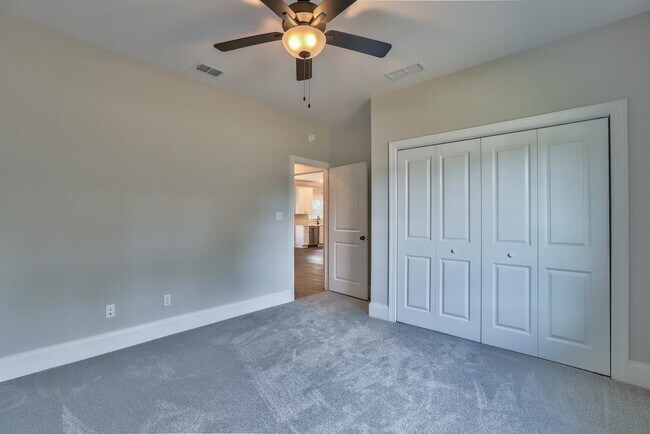 Building Photo - 43 Sarlan Garden Dr