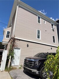 Building Photo - 664 Plainfield St