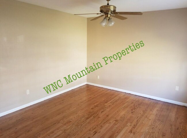 Building Photo - 374 Royal Pines Dr