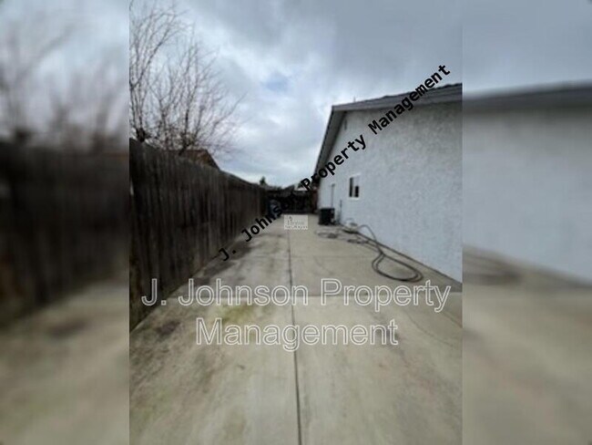 Building Photo - 1144 May Ave