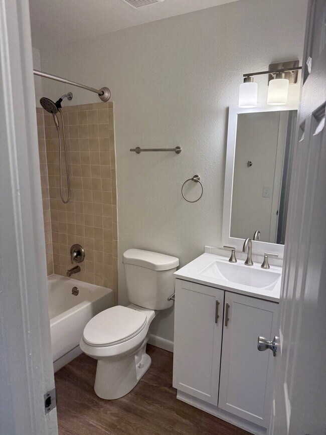 Building Photo - 50% Off First Months Rent - 2 Bed, One Bat...