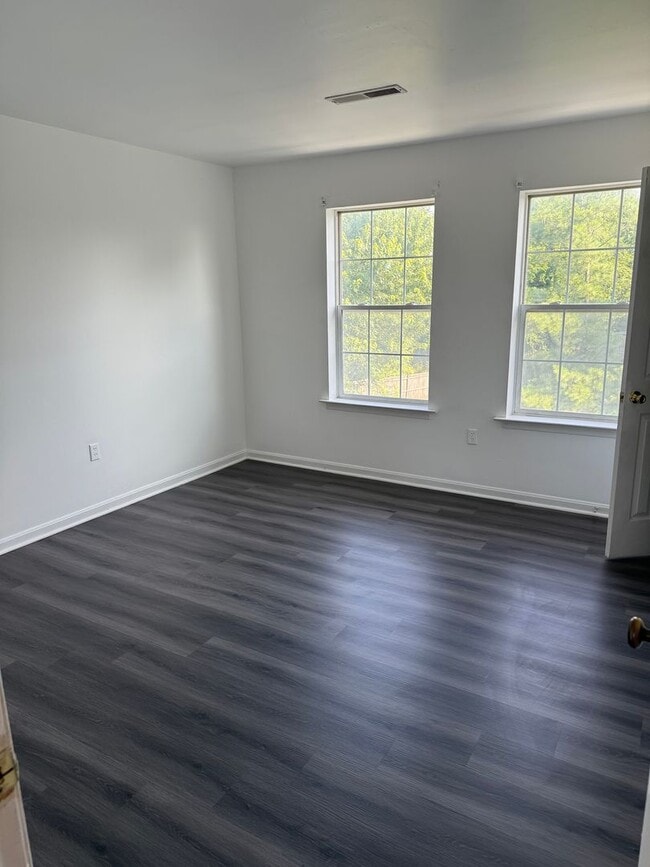 Building Photo - 3 Bedroom Town Home In Etters PA