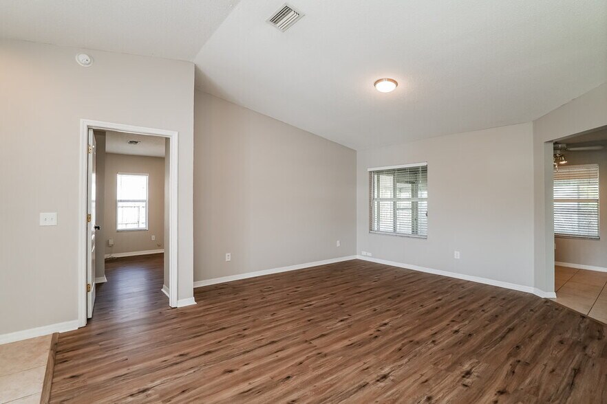 Building Photo - 4640 Burlington Rd