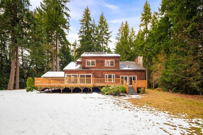 Building Photo - Private 4 Bedroom Retreat on 5-Acres Cottage Lake