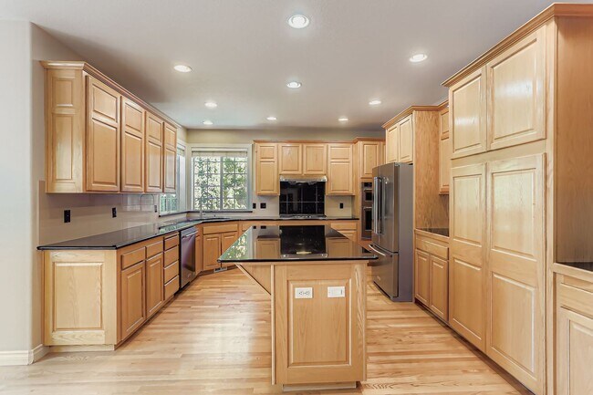 Building Photo - Spacious Bethany Home with Attached Garage, Fenced Yard, Washer/Dryer Included