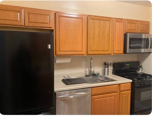 Building Photo - 2315 Sheridan St