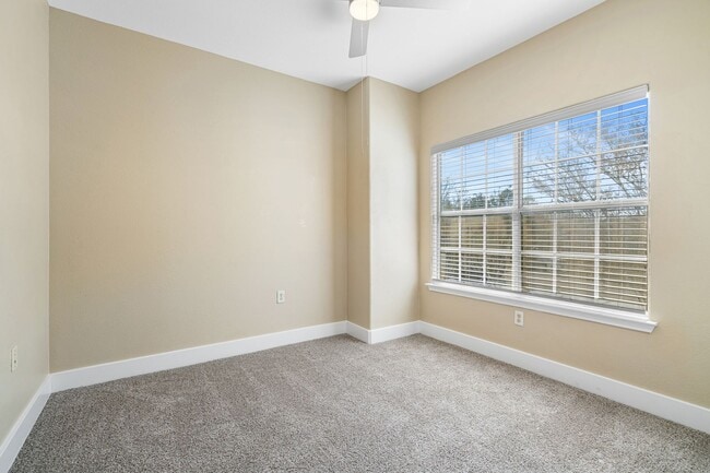 Building Photo - Agavae - MLK / 183 - Remodeled 3BD 2.5BA - Garage - Fenced Yard   - $1600