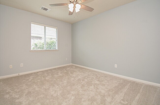 Building Photo - 4006 Dell Ln