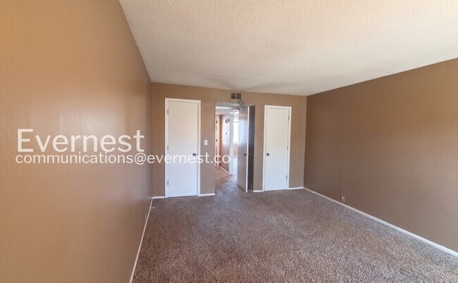 Building Photo - 452 W 104th St