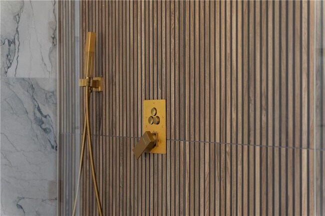 Building Photo - 407 Buford