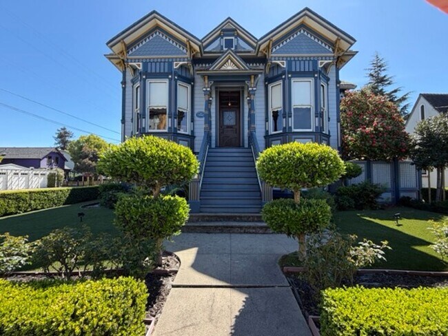 Building Photo - 1005 3rd St