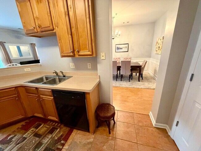 Building Photo - Wow! Check out this charming 3 bedroom 2.5 bathroom townhome in Newnan!