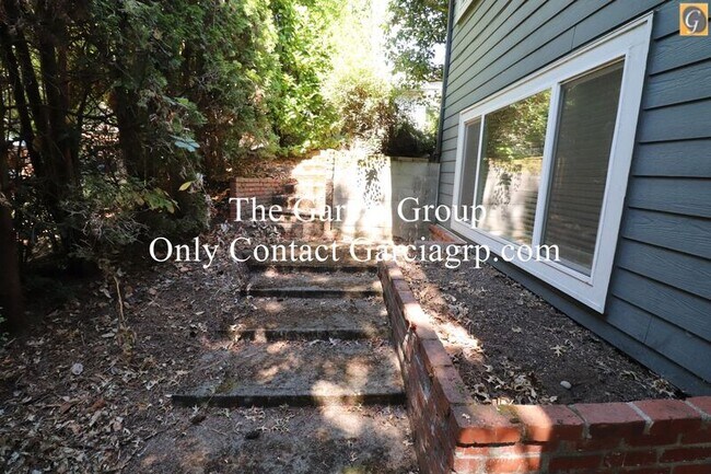 Building Photo - 7621 SW 25th Ave
