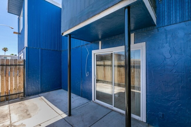 Building Photo - Cozy 2BR/2BA in Spring Valley Near the Strip