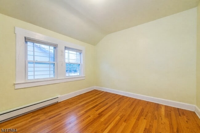 Building Photo - 154 Roseland Ave