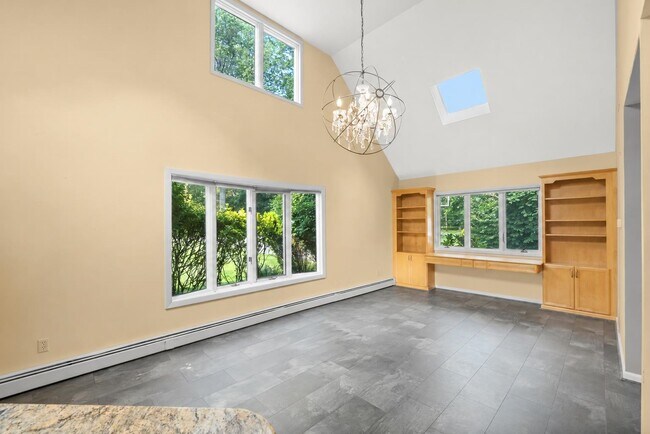 Building Photo - 926 Norgate Dr