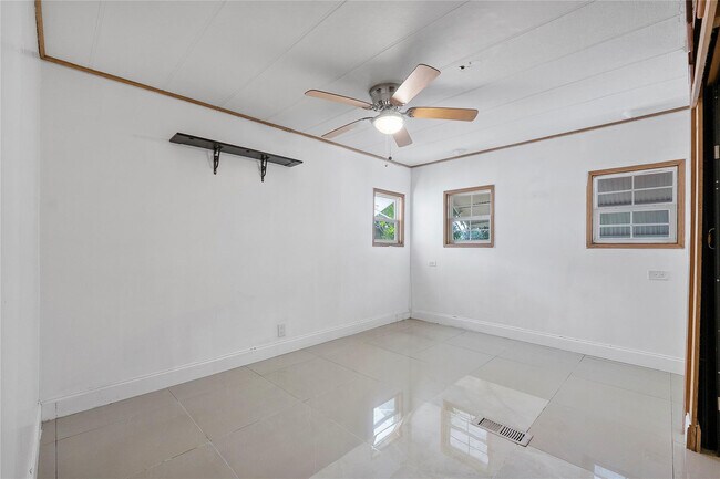 Building Photo - 2710 E Marina Dr