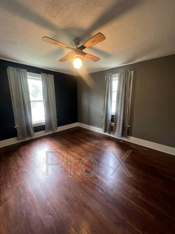 Building Photo - 2628 E 8th St