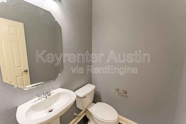 Building Photo - 1808 Village Oak Ct