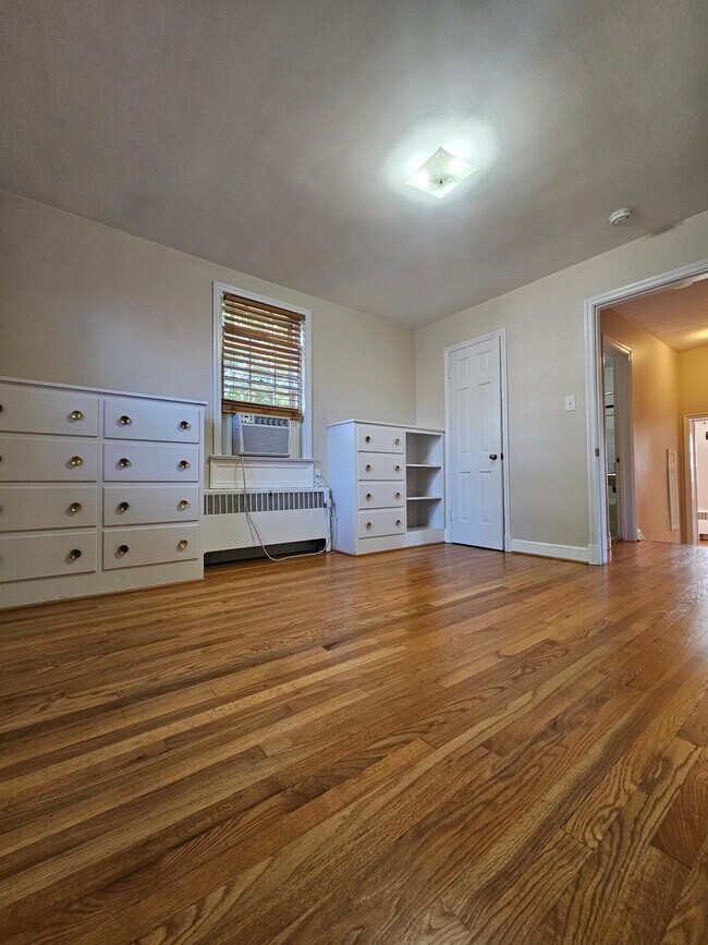 Building Photo - 514 Tennyson Ave