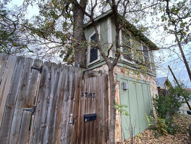 Primary Photo - 300 W 37th St