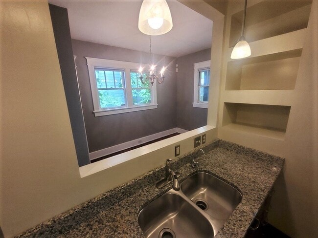 Building Photo - Check out this beautiful 3BR/2BA bungalow ...
