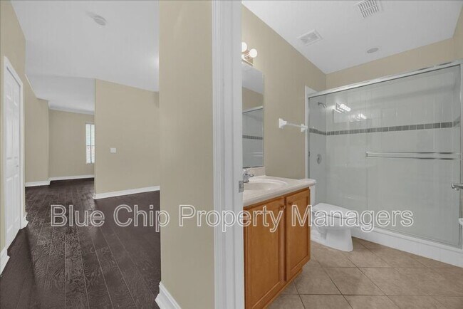 Building Photo - 5864 Lake Melrose Dr