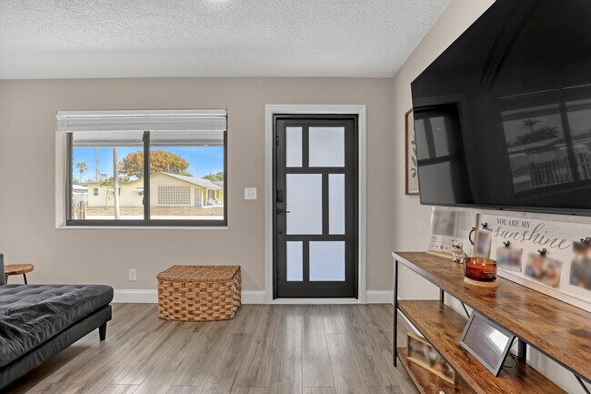 Building Photo - 1210 Skylark Ln