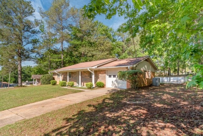 Building Photo - 413 Springdale Dr
