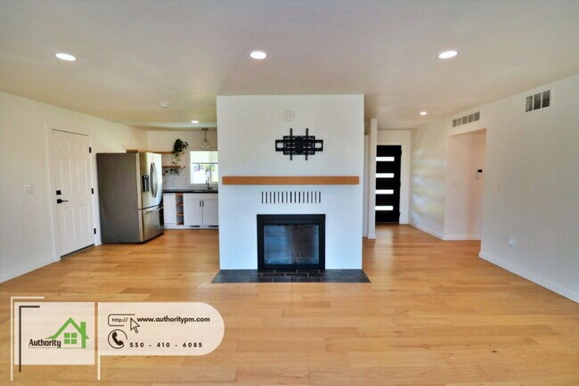 Building Photo - 1225 Manzanita Hills Ave