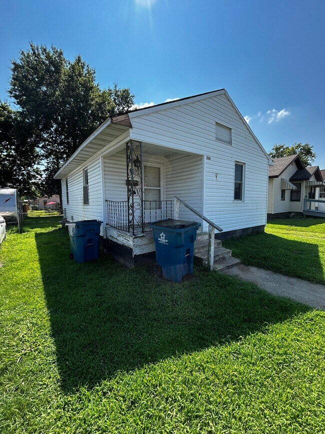 Building Photo - 224 Lincoln Ave