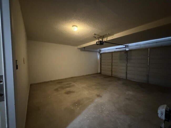 Building Photo - 2065 Juniper Dr