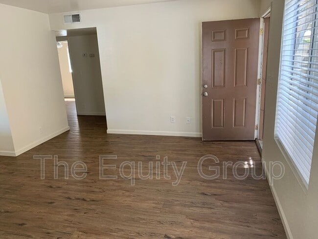 Building Photo - 3912 W Meadow Ave