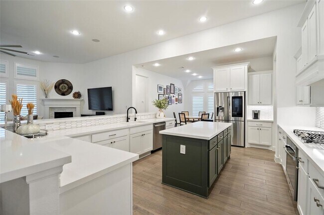 Building Photo - 4803 Bernard Dr