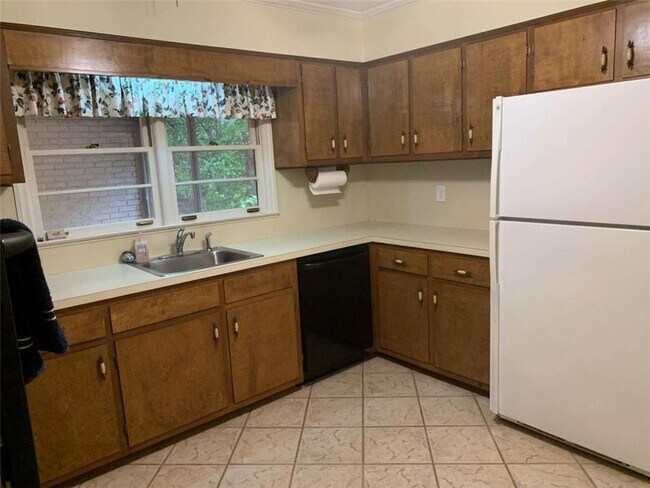 Building Photo - 3543 Simpson Farm Dr SE