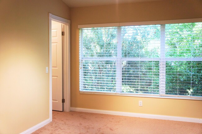 Building Photo - 1032 Pinewood Lake Ct
