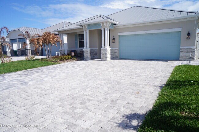 Building Photo - 787 Clearwater Ave